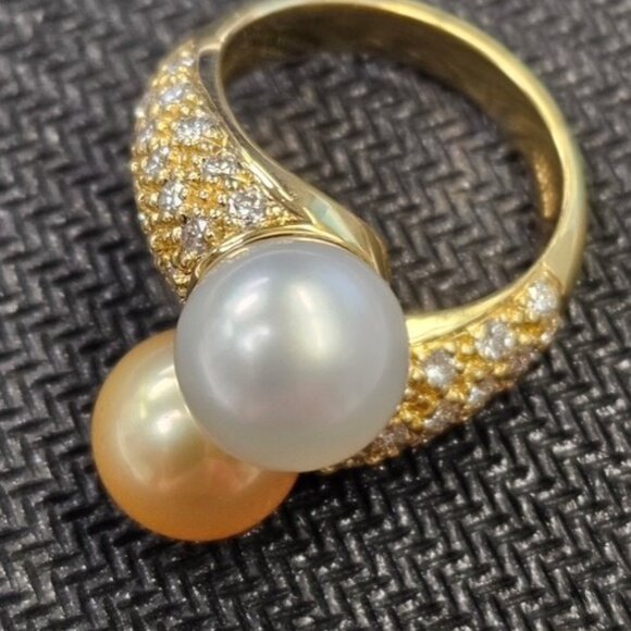 18 KT - SOUTH SEA PEARL NECKLACE AND RING - Picture 5 of 9